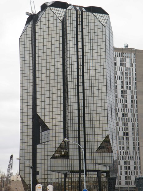  tour en verre, forme étrange